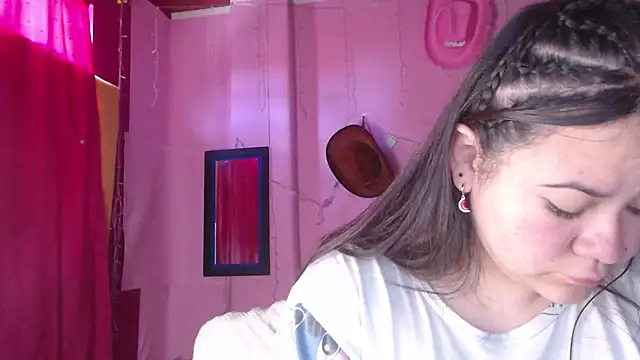 Snapshot of NikkiRous_ chatting on September 21, 1:46 pm NikkiRous online show from September 21, 1:46 pm