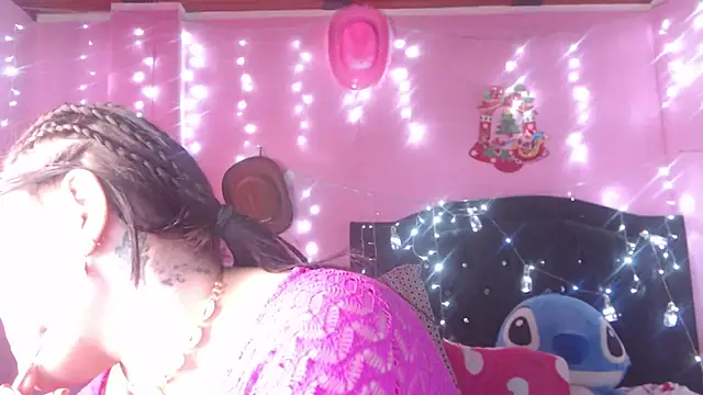 Snapshot of NikkiRous_ chatting on November 13, 2:38 pm NikkiRous online show from November 13, 2:38 pm