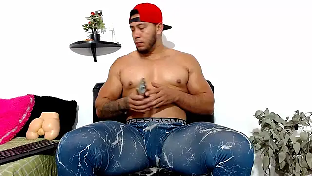 Snapshot of Martin_fiif chatting on January 30, 4:24 pm Martin fiif online show from January 30, 4:24 pm