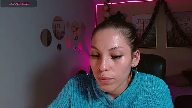 Snapshot of KokoAndRin chatting on December 18, 7:30 pm KokoAndRin online show from December 18, 7:30 pm