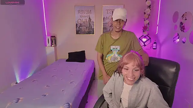 Snapshot of KokoAndRin chatting on February 8, 9:36 pm KokoAndRin online show from February 8, 9:36 pm