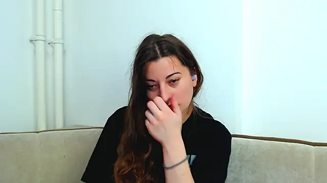 Helen Adams  online show from December 3, 8:05 am