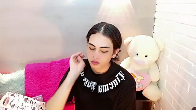 Daniela Pink  online show from November 10, 7:35 pm