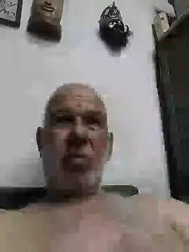 Snapshot of FabiQuilmes chatting on December 15, 2:08 am FabiQuilmes online show from December 15, 2:08 am