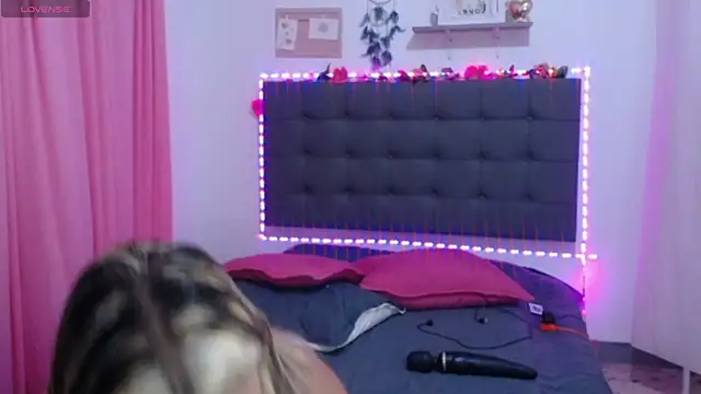 Snapshot of LenaDIaz chatting on October 30, 10:21 pm LenaDIaz online show from October 30, 10:21 pm