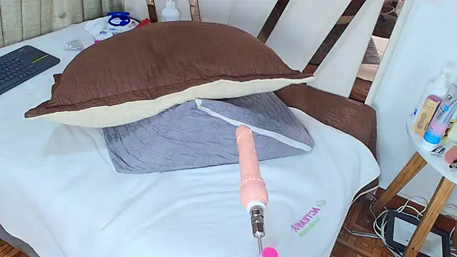 Zoe Curvy online show from September 25, 2:10 pm