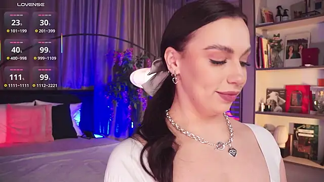 LunaNight online show from February 4, 11:59 pm