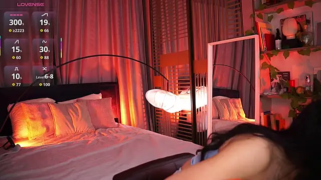 LunaNight online show from November 9, 8:40 pm