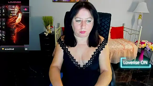 Julia Dean online show from January 9, 3:55 pm