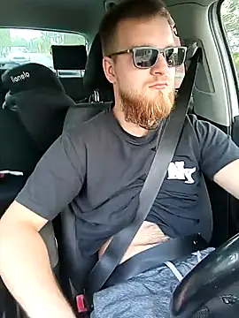 Snapshot of Sweet_bear69 chatting on September 19, 1:23 pm Sweet bear69 online show from September 19, 1:23 pm