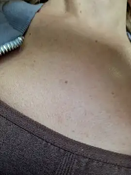 Miss    Mia  online show from February 13, 12:00 pm