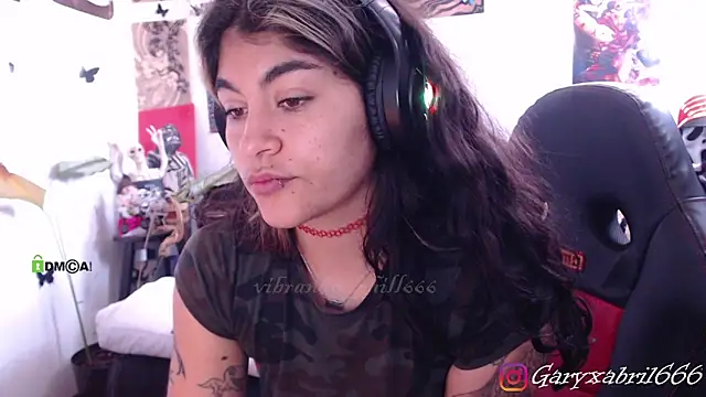 Snapshot of abril666 chatting on December 22, 1:33 pm abril666 online show from December 22, 1:33 pm