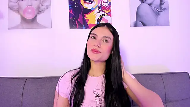 Maylin Garcia online show from April 19, 2:49 pm