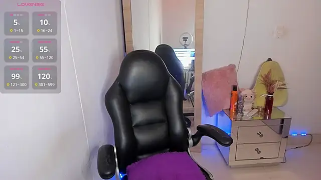 Snapshot of hellensexy chatting on December 16, 9:53 pm hellensexy online show from December 16, 9:53 pm