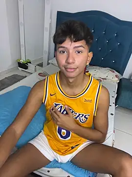 Leonarrrd 01 online show from September 23, 4:04 am