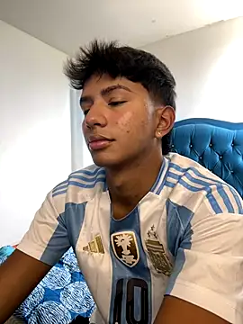 Leonarrrd 01 online show from October 2, 8:16 pm