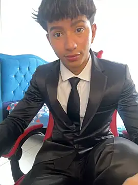 Leonarrrd 01 online show from November 7, 6:19 pm