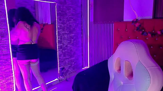 miahernadez303av online show from March 11, 5:02 am