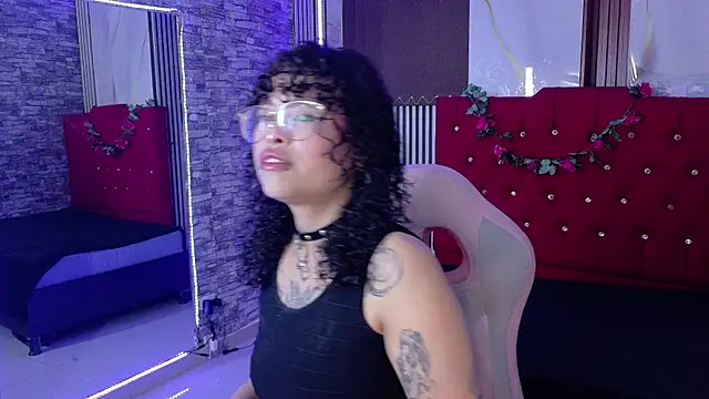 Snapshot of miahernadez303av chatting on April 25, 11:57 pm miahernadez303av online show from April 25, 11:57 pm