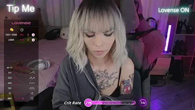 Snapshot of Kerry_Kirk chatting on October 2, 10:28 pm Kerry Kirk online show from October 2, 10:28 pm