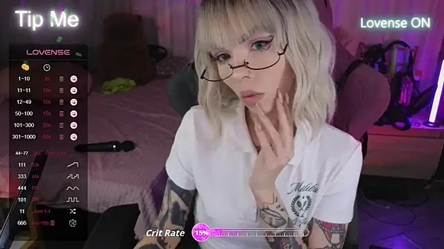 Snapshot of Kerry_Kirk chatting on October 3, 11:46 pm Kerry Kirk online show from October 3, 11:46 pm