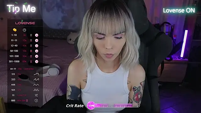 Snapshot of Kerry_Kirk chatting on October 8, 11:13 pm Kerry Kirk online show from October 8, 11:13 pm