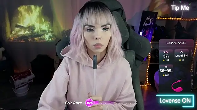 Snapshot of Kerry_Kirk chatting on December 13, 10:26 pm Kerry Kirk online show from December 13, 10:26 pm