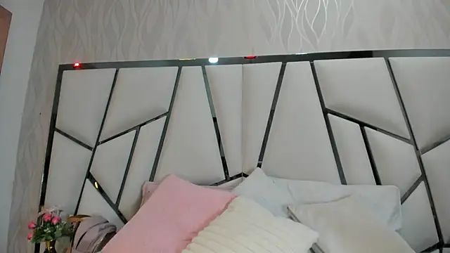 Snapshot of _aurora18_ chatting on October 22, 3:07 am aurora18 online show from October 22, 3:07 am