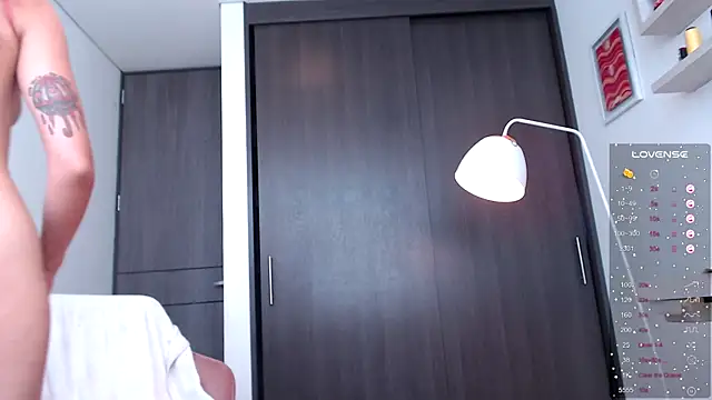 Snapshot of chloebritto chatting on December 19, 4:13 pm chloebritto online show from December 19, 4:13 pm