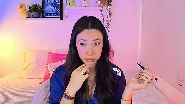 Snapshot of lilyy_evanss chatting on November 19, 9:26 pm lilyy evanss online show from November 19, 9:26 pm