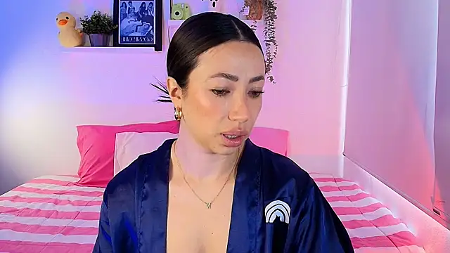 Snapshot of lilyy_evanss chatting on December 2, 8:37 pm lilyy evanss online show from December 2, 8:37 pm