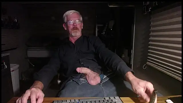 Snapshot of Di9ital069 chatting on November 16, 3:56 am Di9ital069 online show from November 16, 3:56 am