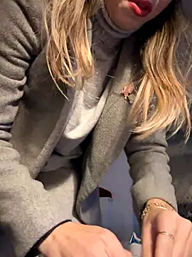 SonyaD  online show from December 4, 6:22 am