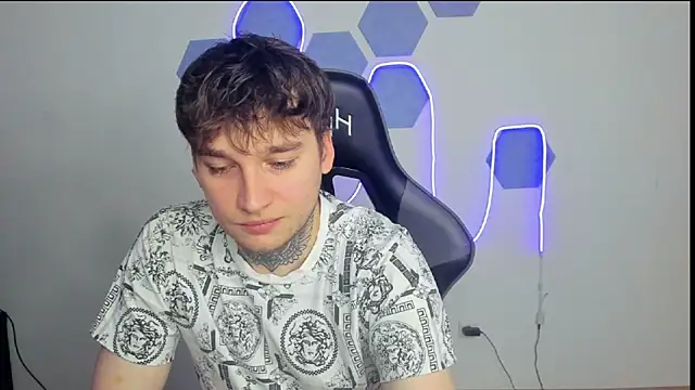 Chris Tyson online show from December 9, 11:04 am