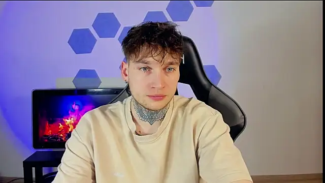 Chris Tyson online show from March 1, 11:04 pm