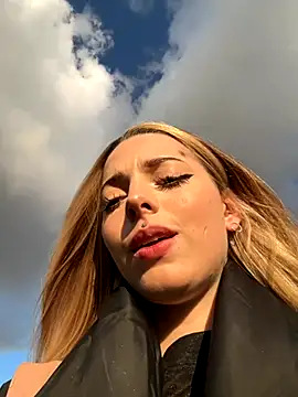 LoraaDoll online show from October 18, 1:12 pm