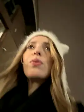 LoraaDoll online show from November 21, 3:00 pm