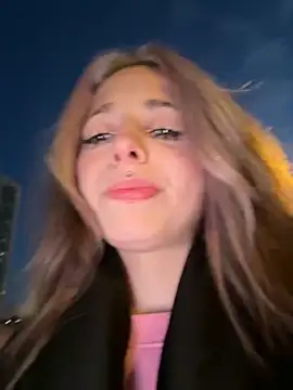 LoraaDoll online show from December 5, 1:52 pm