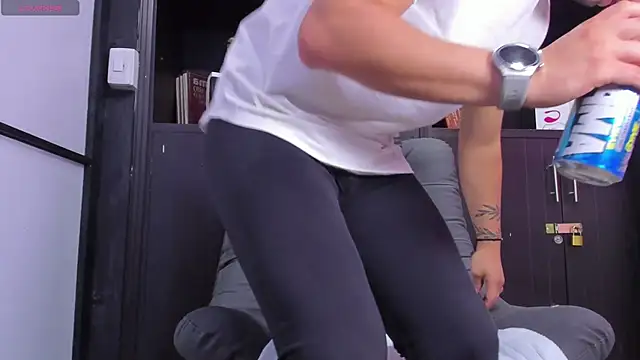 EdwardRoss  online show from February 19, 8:31 pm