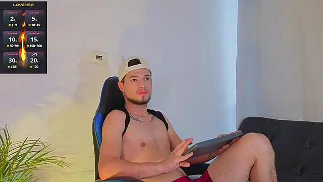 EdwardRoss  online show from April 12, 10:48 pm