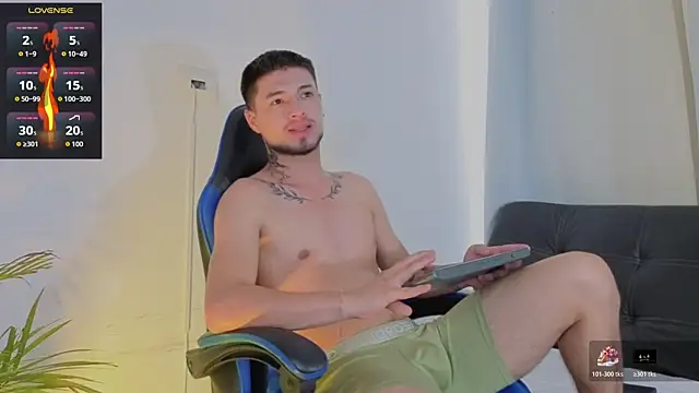 EdwardRoss  online show from April 21, 9:28 pm