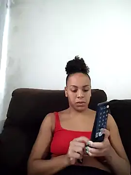 Julia Pretinha online show from April 21, 1:06 pm