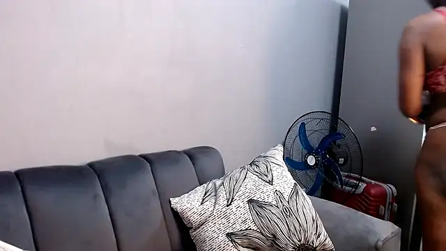 LongPussyLipsxx online show from October 10, 8:30 pm