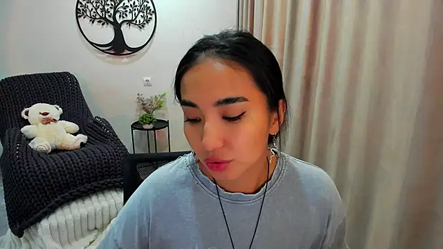 worldofkim online show from September 20, 7:20 am