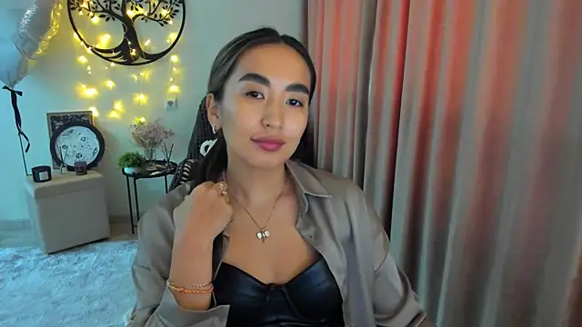 worldofkim online show from May 2, 7:35 am