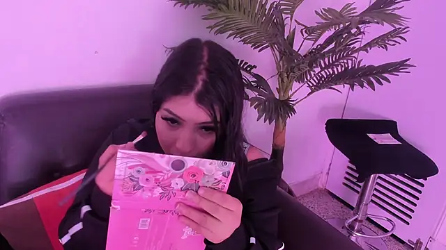 Snapshot of Miia_Thompsonn chatting on March 19, 3:20 am Miia Thompsonn online show from March 19, 3:20 am