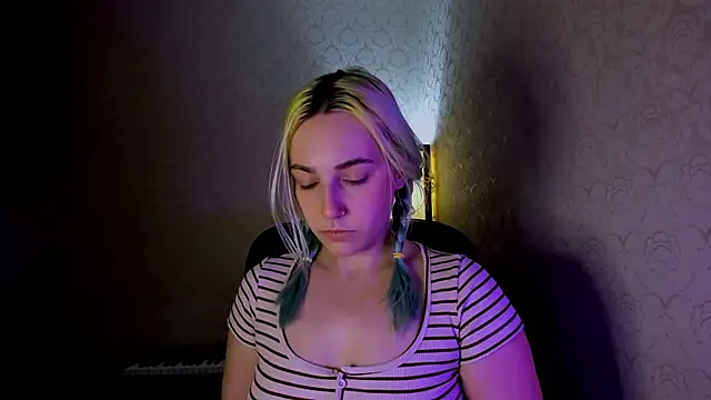 Snapshot of coraline_meow chatting on December 5, 4:23 pm coraline meow online show from December 5, 4:23 pm