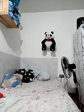 Snapshot of ProfiledSnorting chatting on December 17, 8:04 pm ProfiledSnorting online show from December 17, 8:04 pm