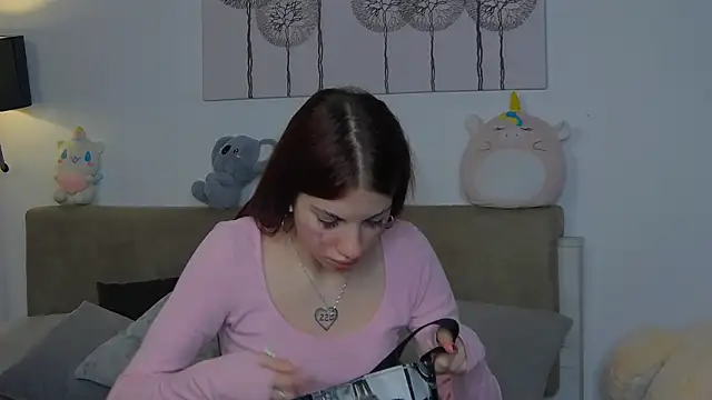 Snapshot of CassKiera chatting on October 19, 4:57 am CassKiera online show from October 19, 4:57 am