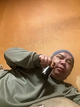 Snapshot of punk0805 chatting on February 14, 5:10 pm punk0805 online show from February 14, 5:10 pm